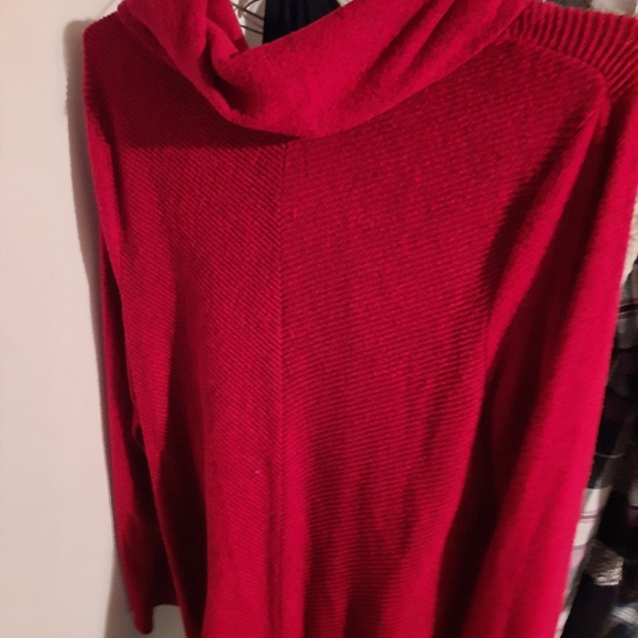 Asymmetrical sweater - Picture 2 of 2